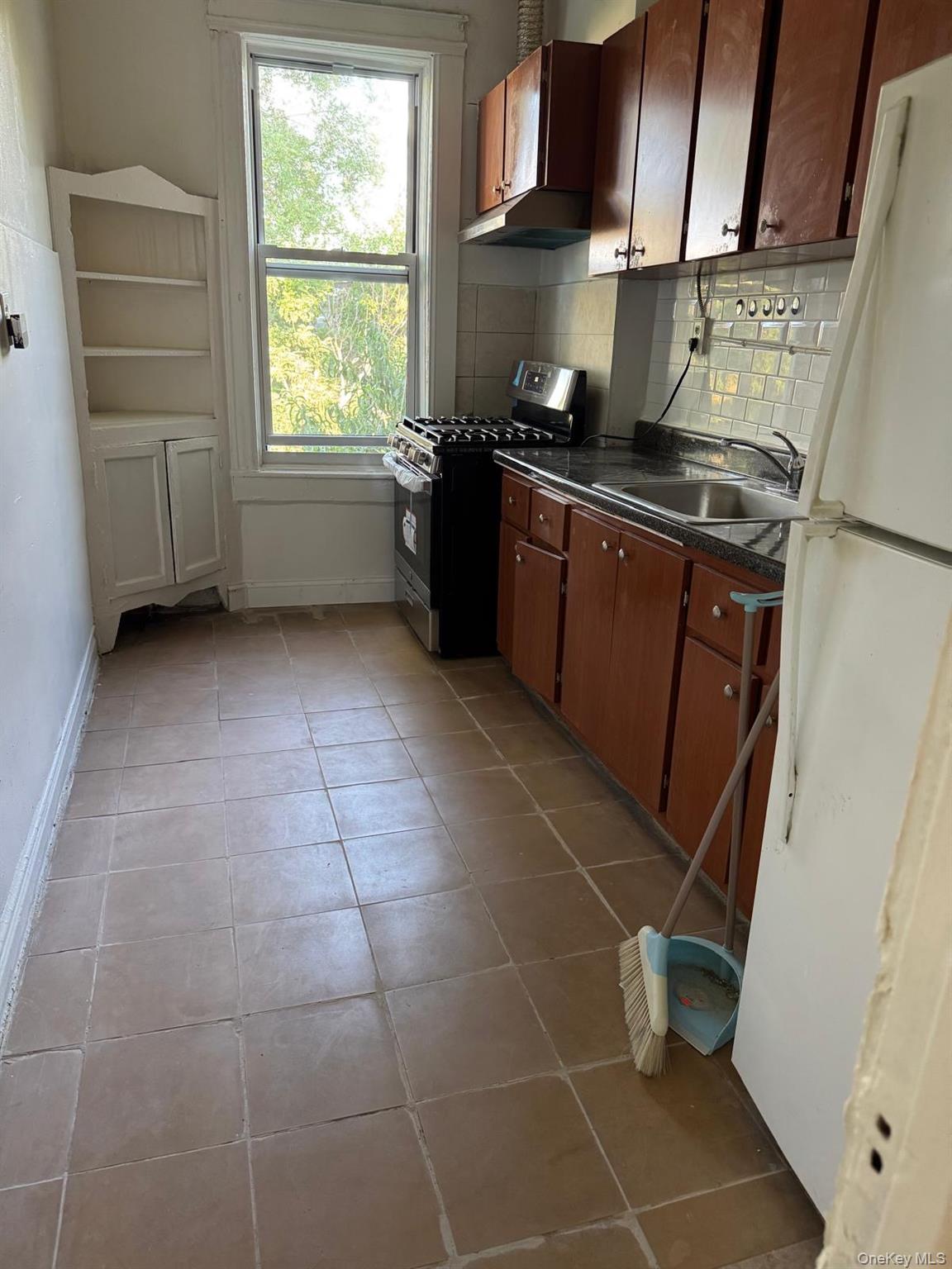 555 Pine Street, Unit 2nd Floor photo 8
