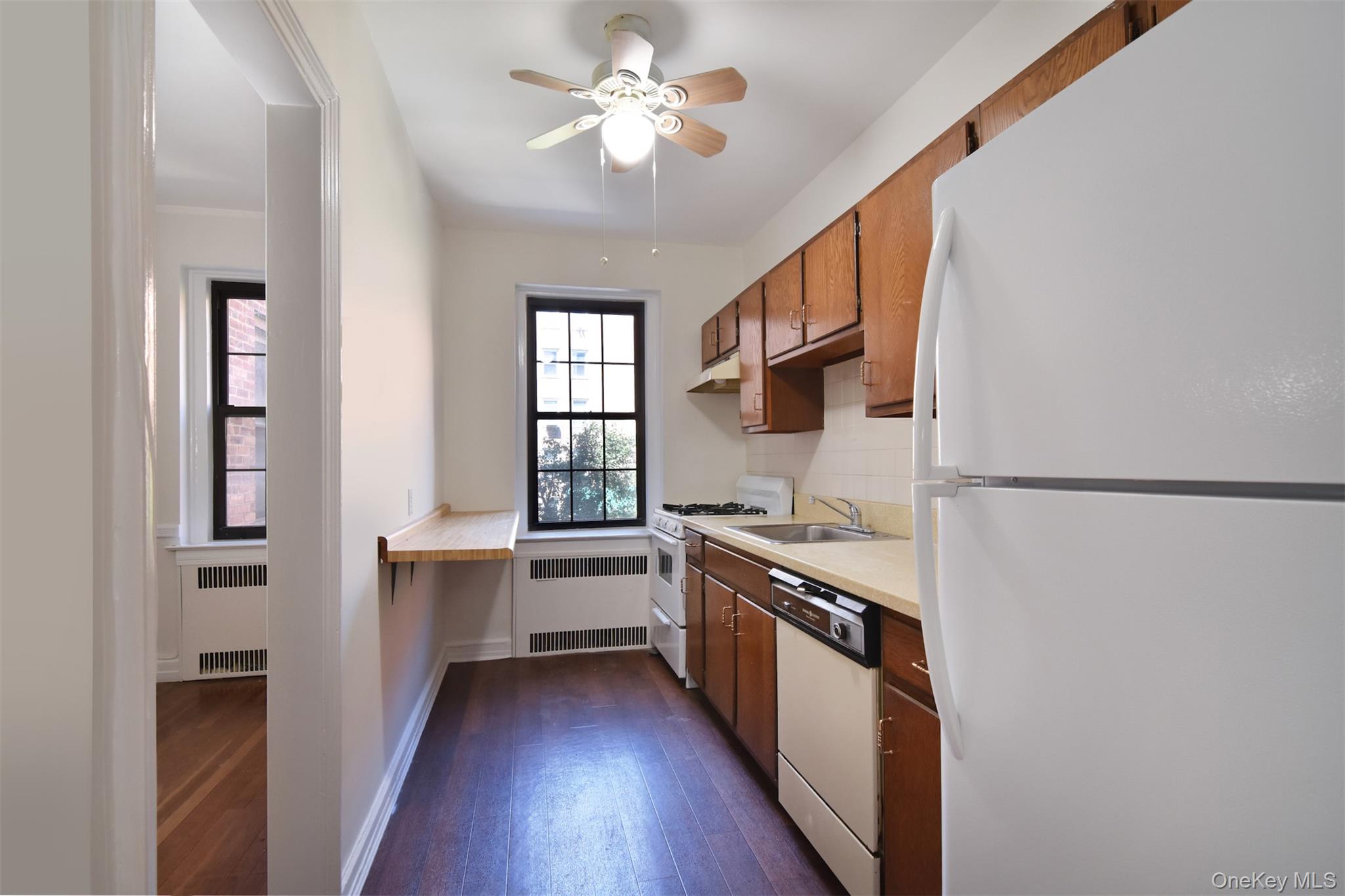 35 Parkview Avenue, Unit 3E photo 12