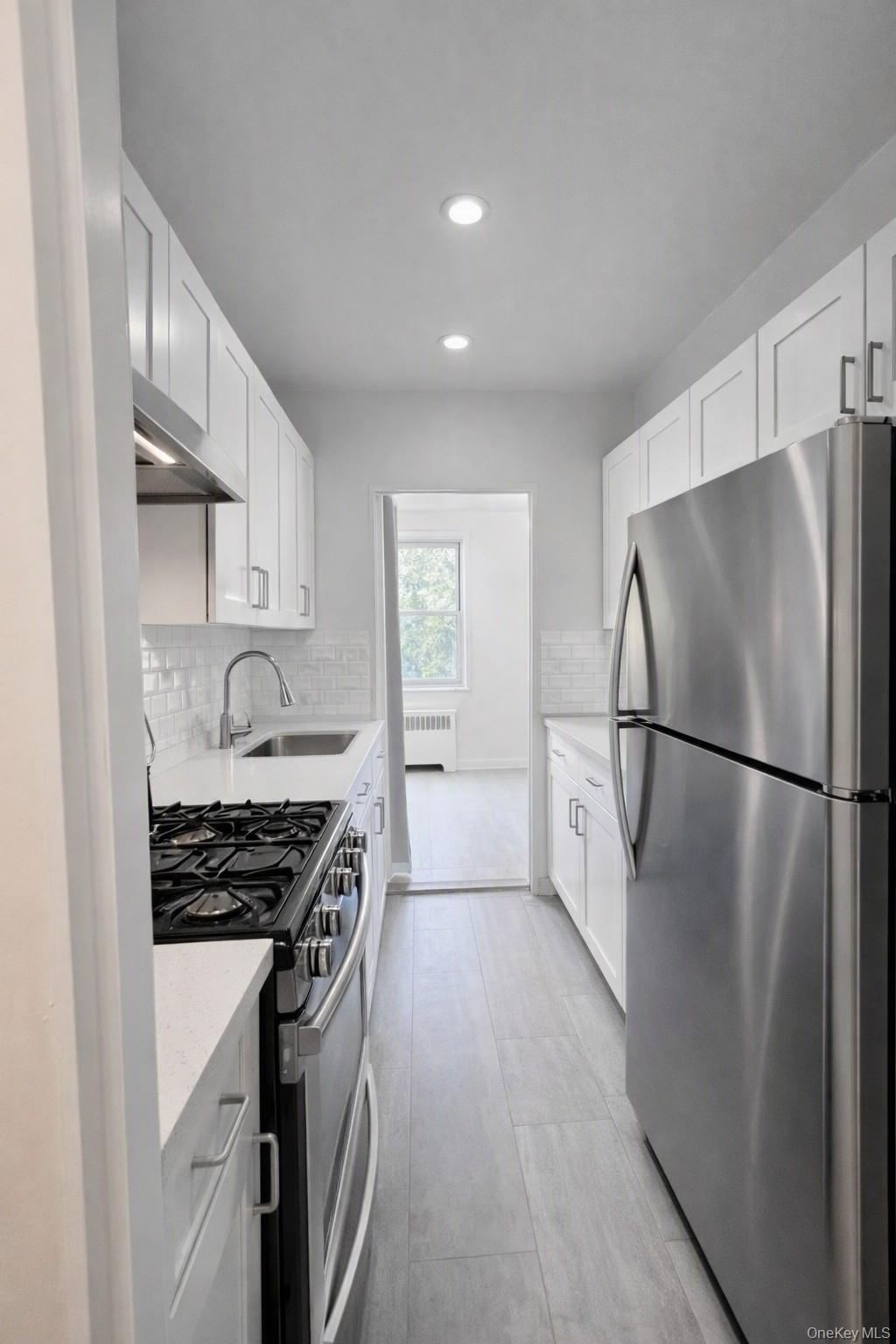 290 Collins Avenue, Unit 4C photo 3