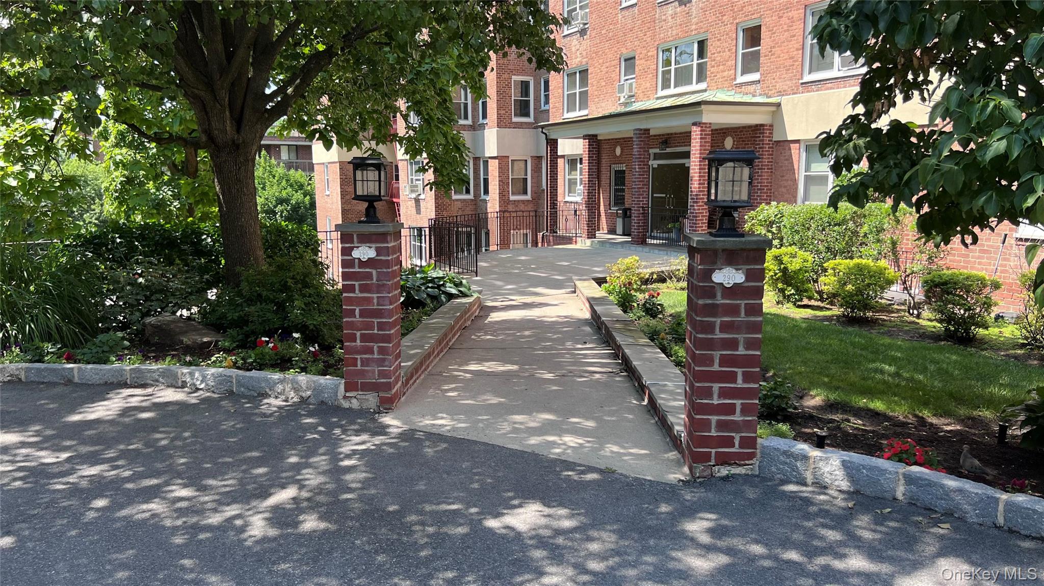 290 Collins Avenue, Unit 4C photo 4