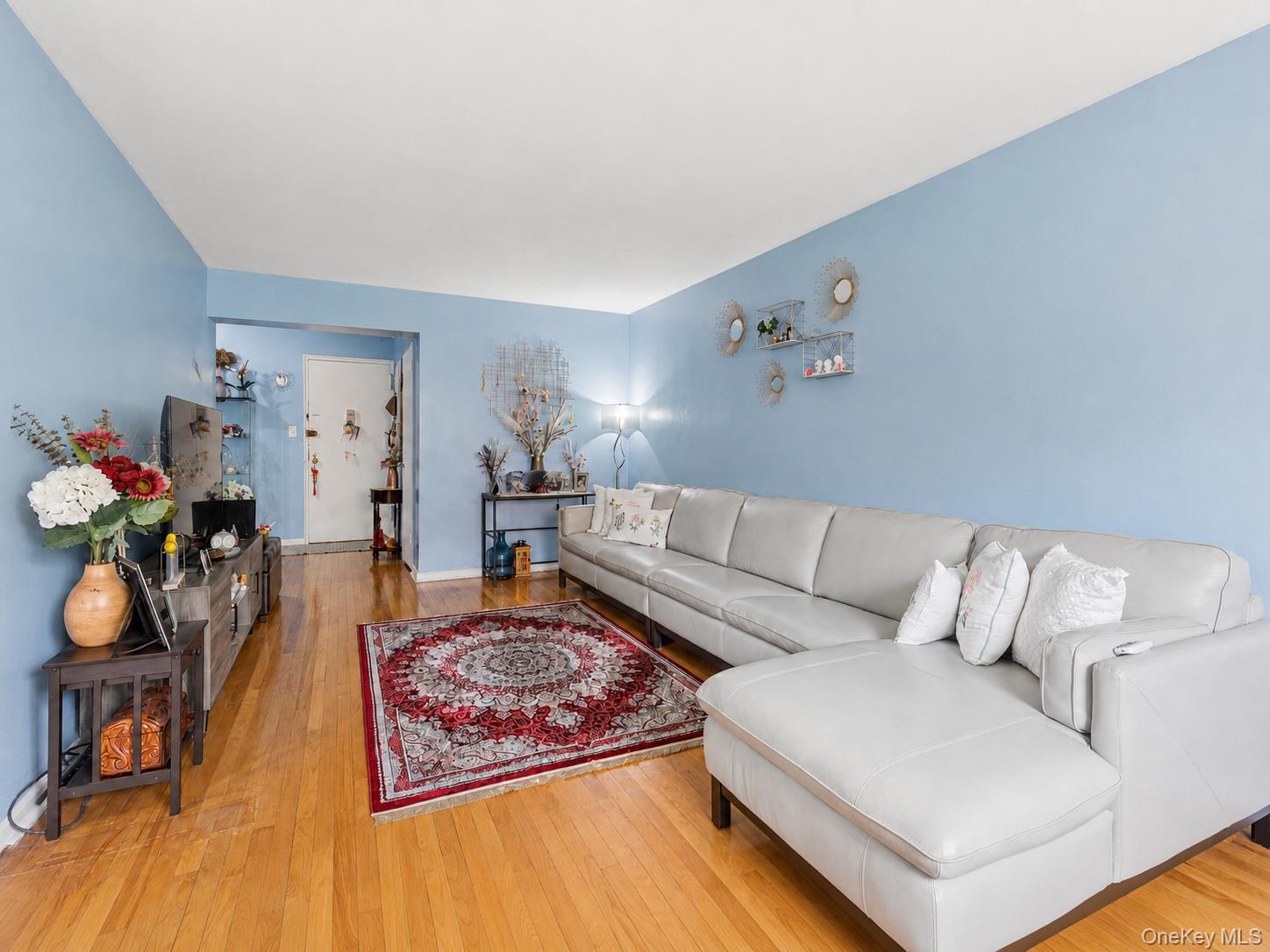 99-10 60th Avenue, Unit 5B photo 2