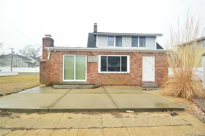370 Clocks Boulevard – For Sale photo 6
