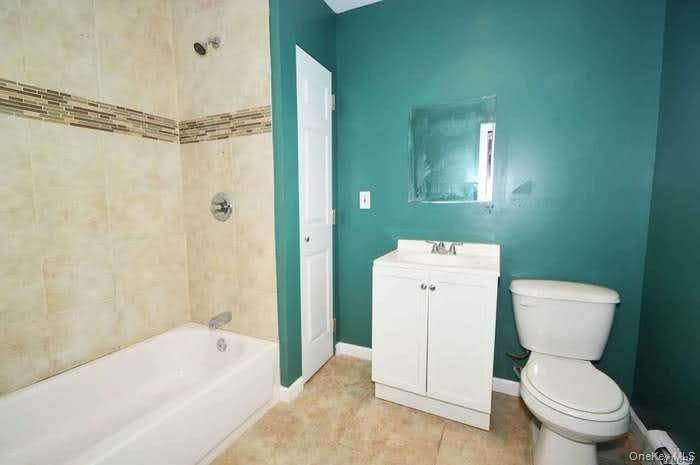 370 Clocks Boulevard – For Sale photo 8