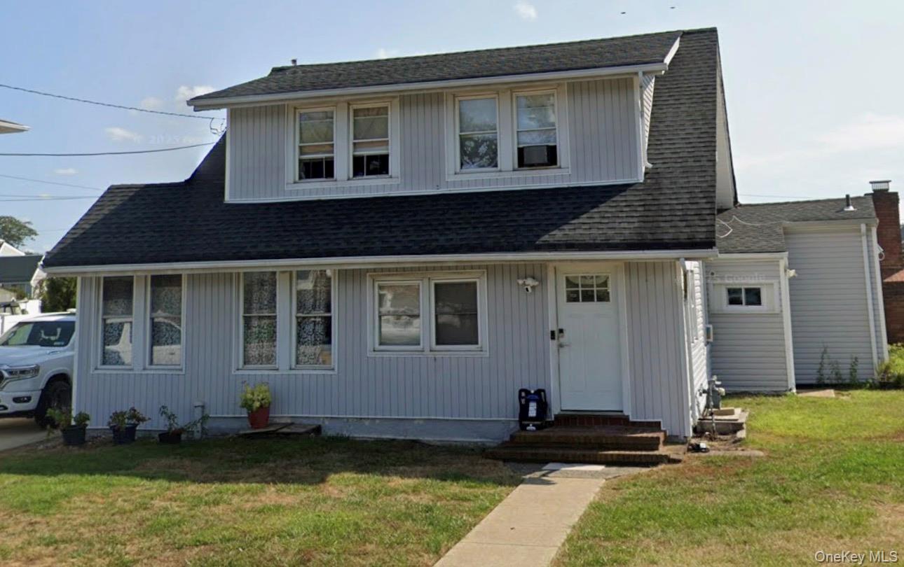 370 Clocks Boulevard – For Sale photo 3