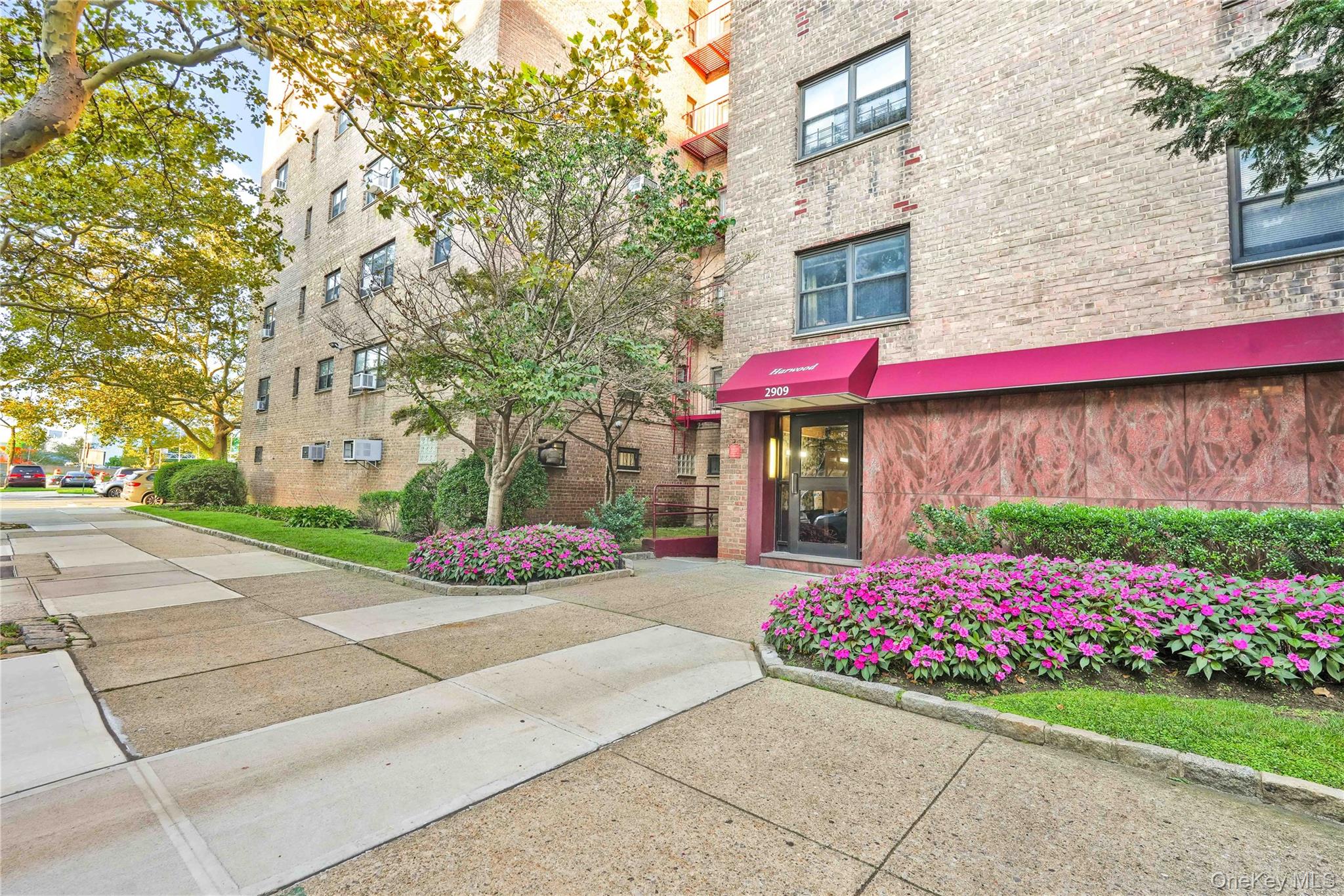 29-09 137th Street, Unit 3L photo 2