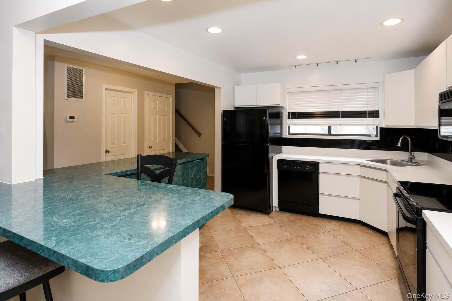 53 Villas Circle – For Sale photo 4
