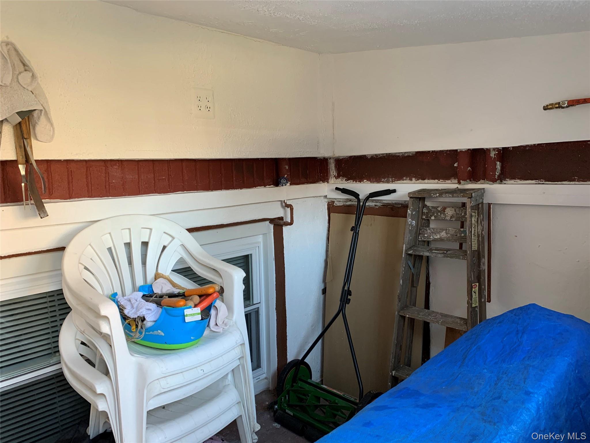 2564 Paulding Avenue – For Sale photo 12