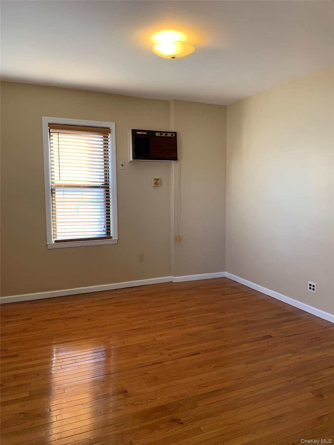 2564 Paulding Avenue – For Sale photo 10