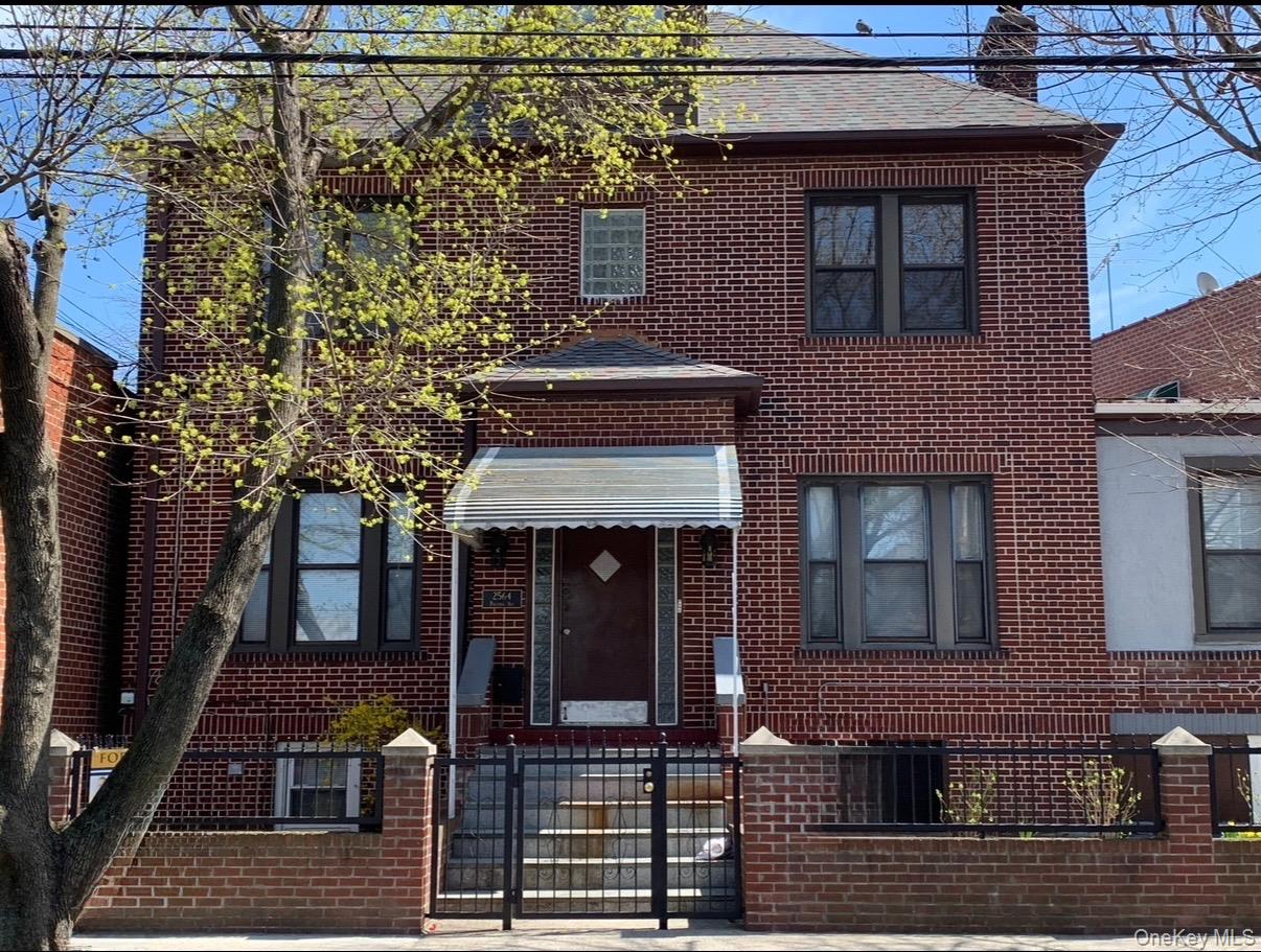 2564 Paulding Avenue – For Sale