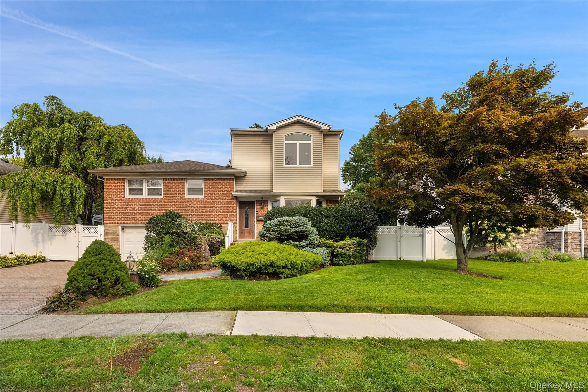 26 Kathleen Drive E – For Sale photo 2