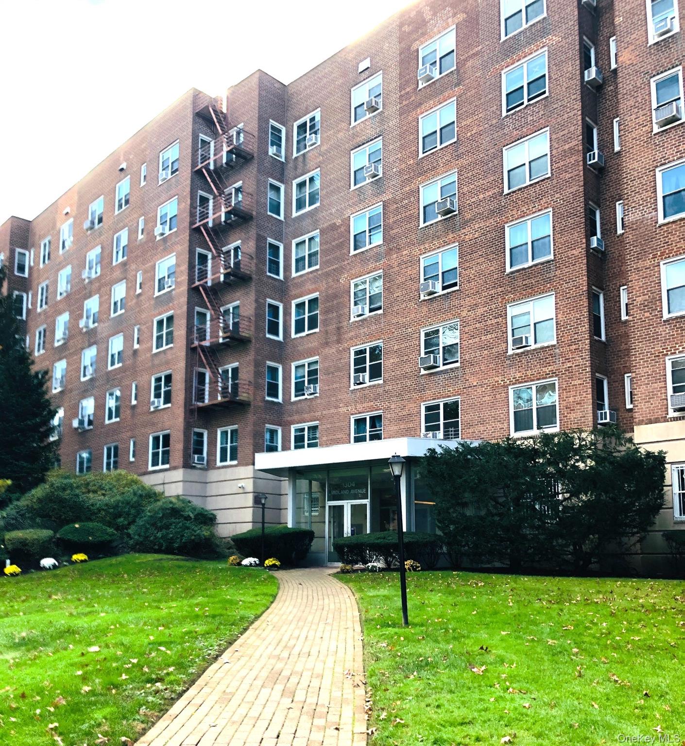1304 Midland Avenue, Unit A43