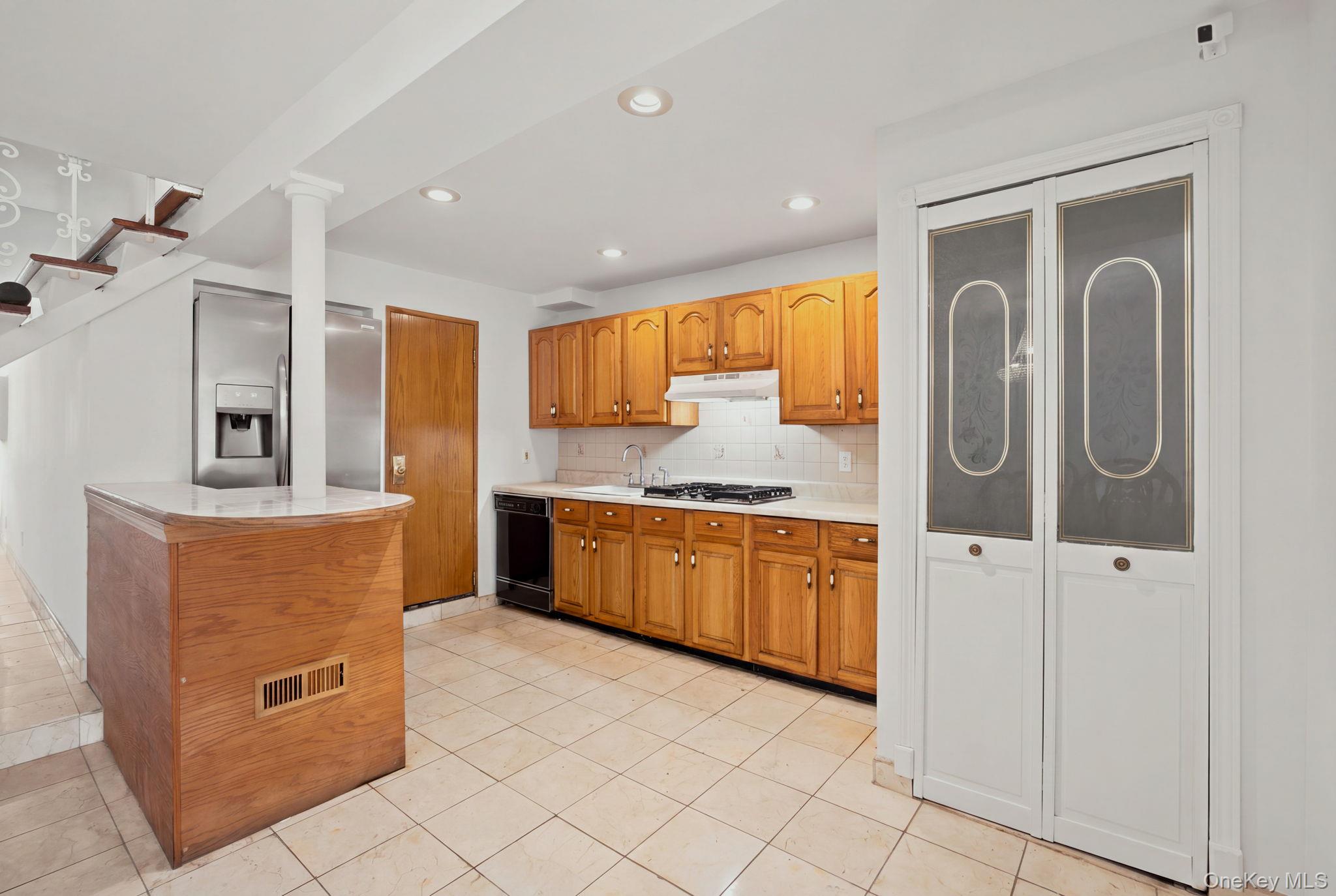 100-06 133rd Avenue – For Sale photo 9