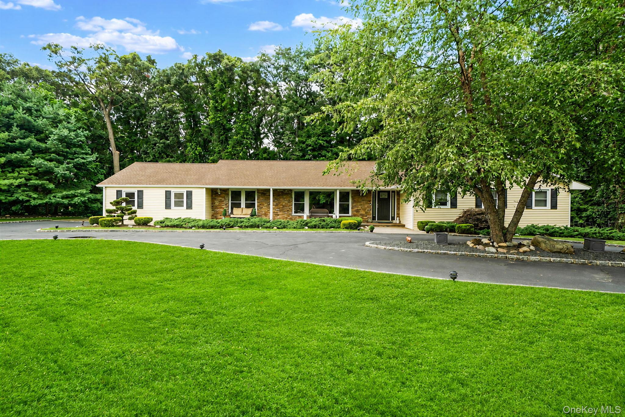 10 Williamsburg Drive – For Sale photo 2