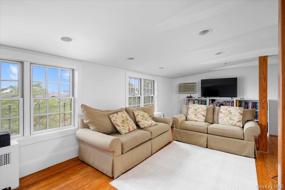 2727 Netherland Avenue – For Sale photo 9