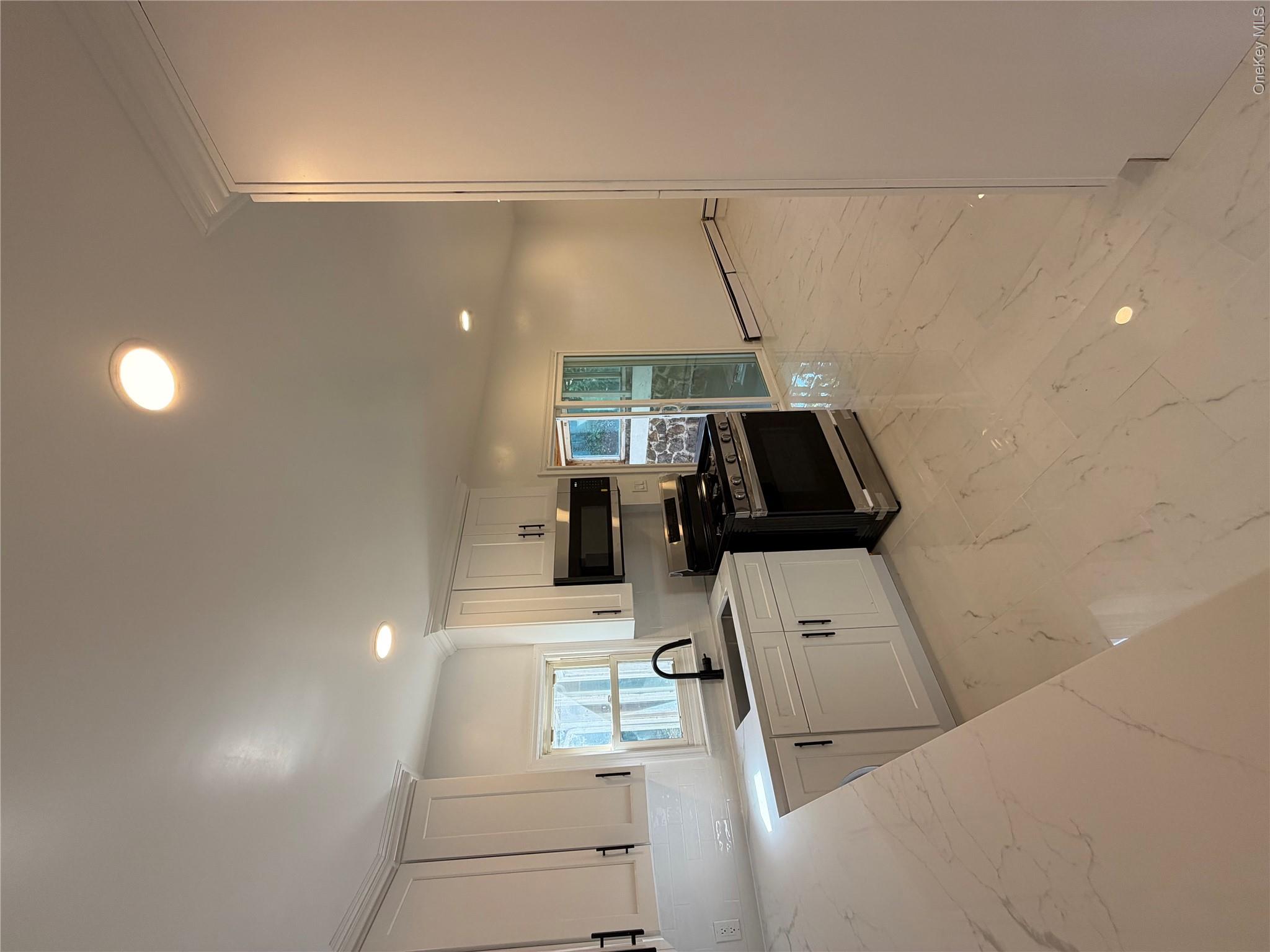 23 Mansion Avenue, Unit 2 photo 4