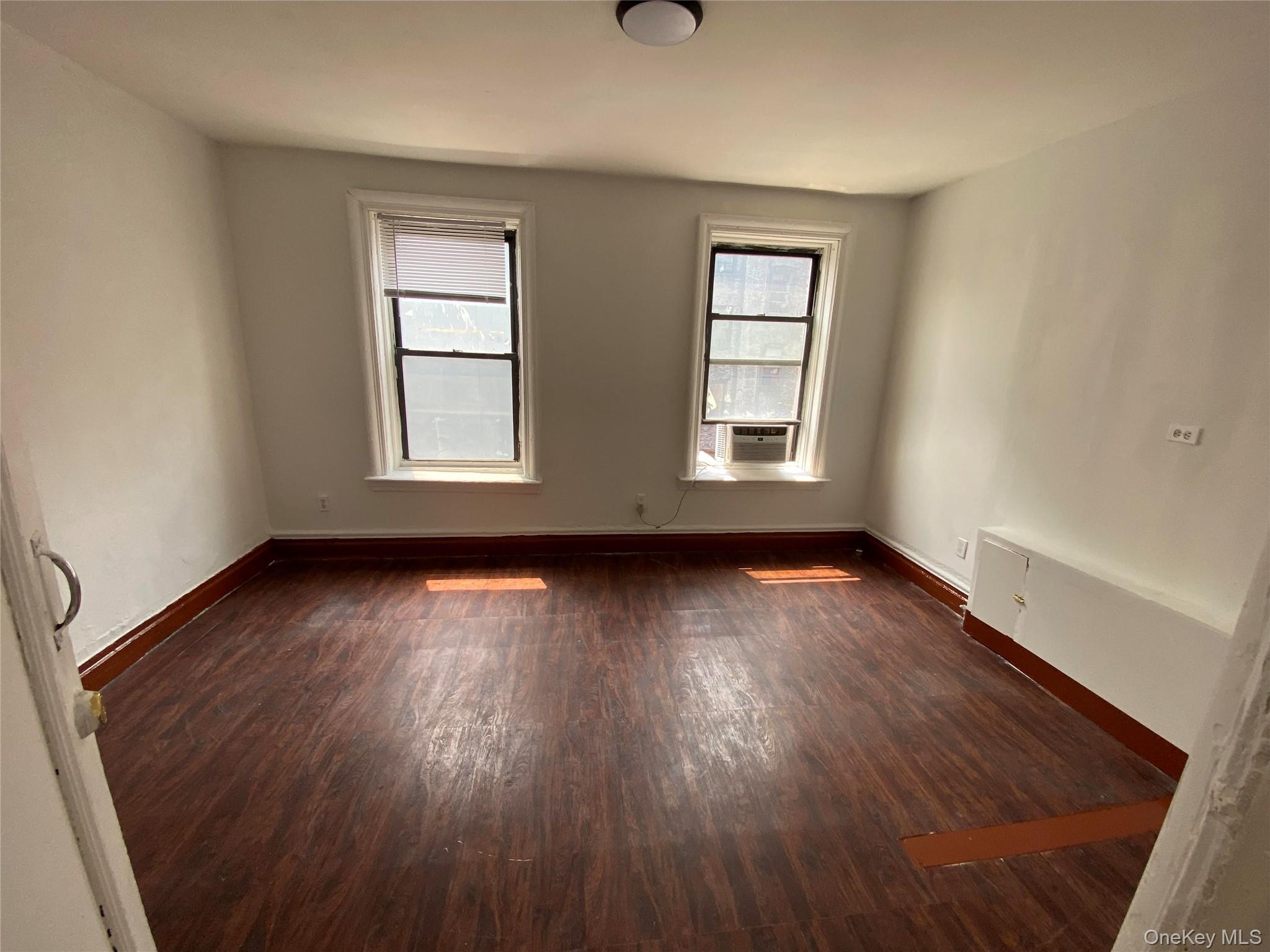 30 E Kingsbridge Road, Unit 3rd fl