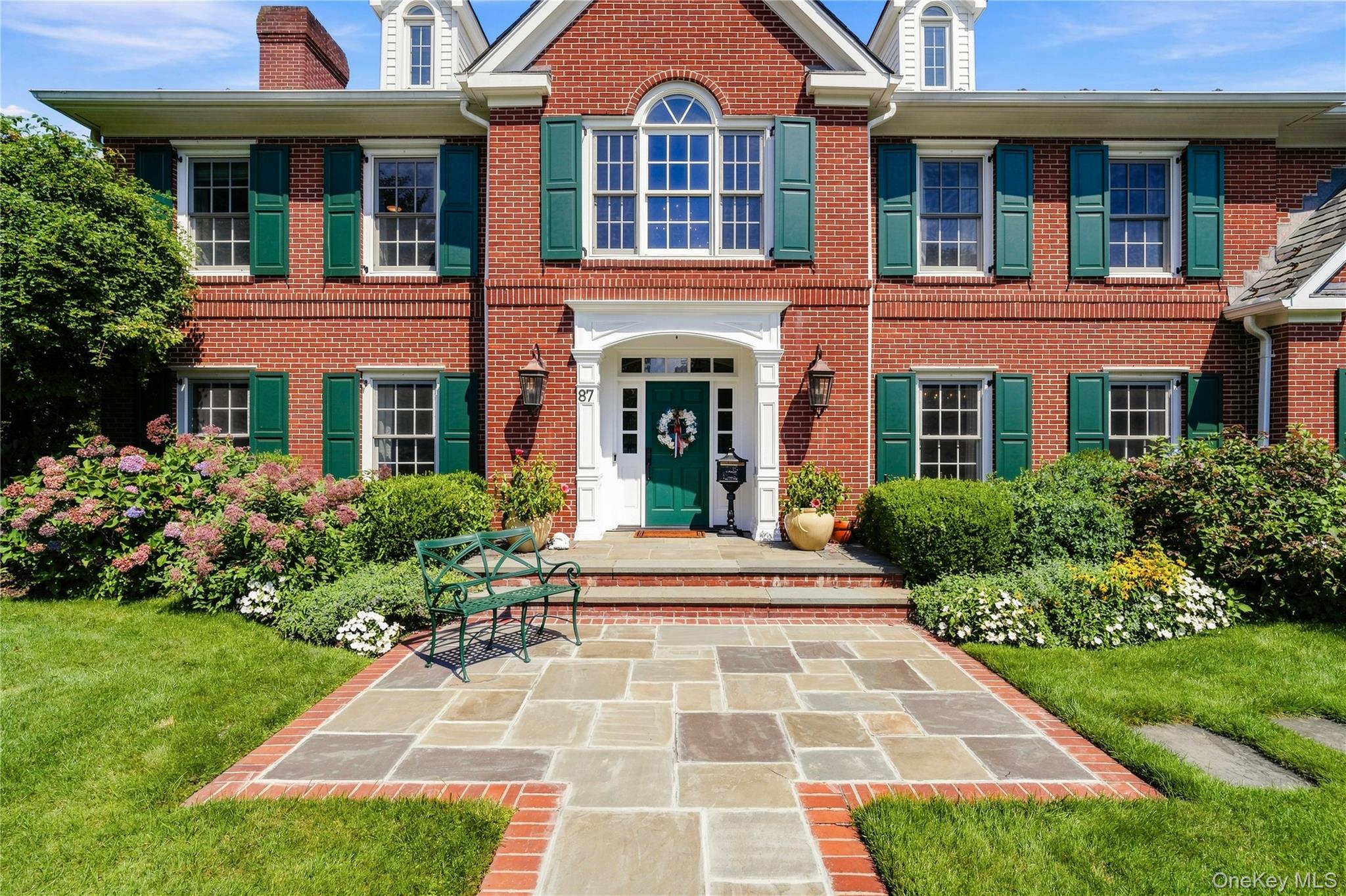 87 4th Street – For Sale