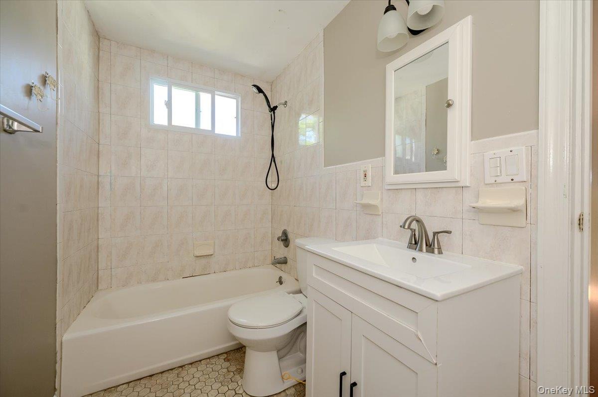 13 Truxton Road, Unit Upper photo 12