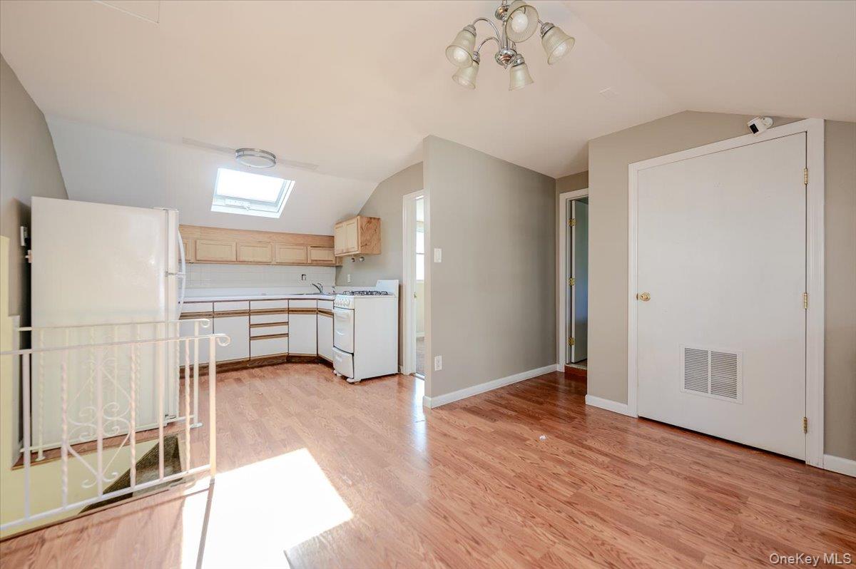 13 Truxton Road, Unit Upper photo 5