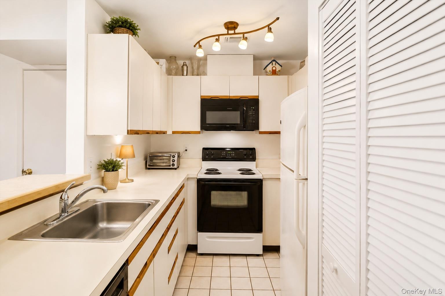 823 Shore Road, Unit 1 photo 13