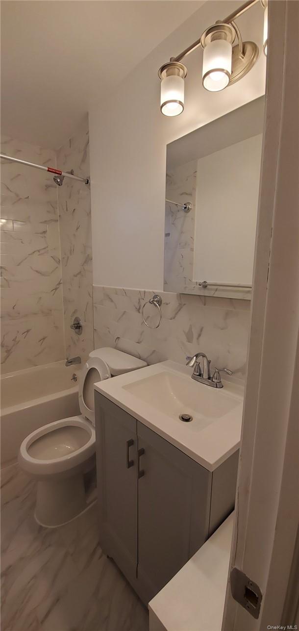 254 Martine Avenue, Unit 1C photo 3