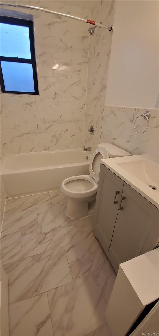 254 Martine Avenue, Unit 1C photo 4