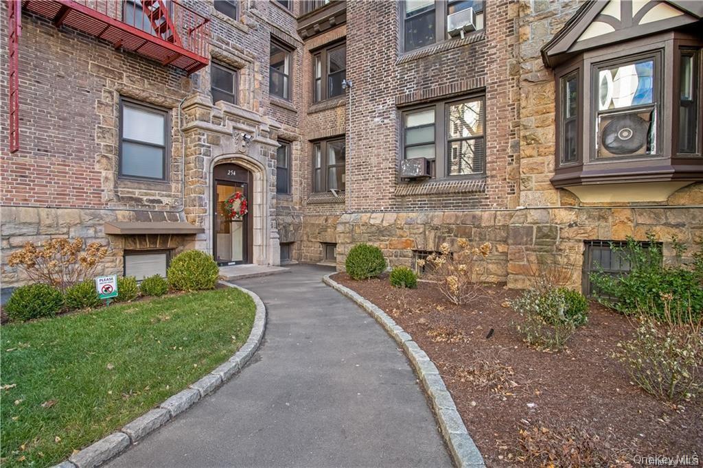 254 Martine Avenue, Unit 1C