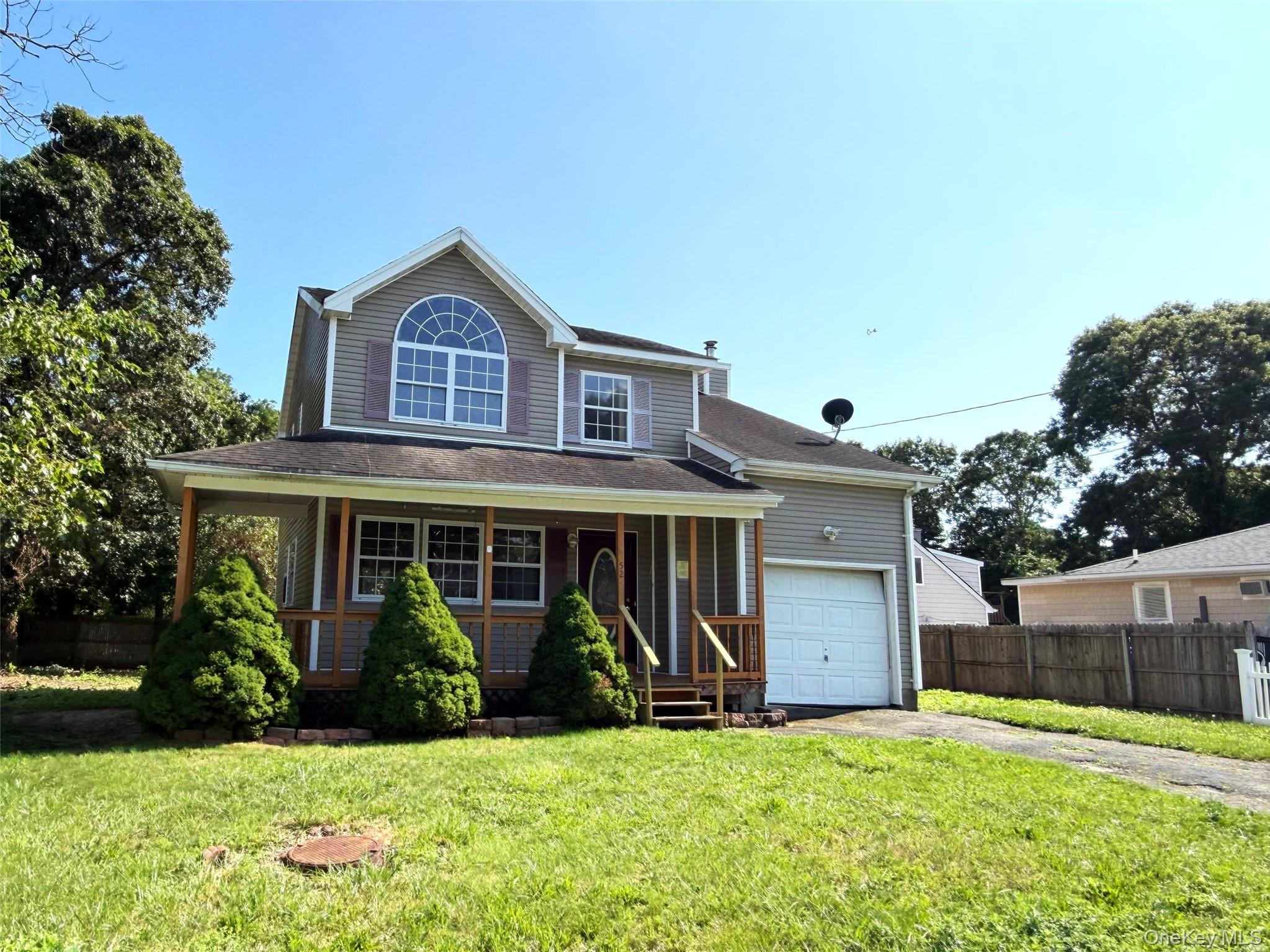52 Arpage Drive E – For Sale