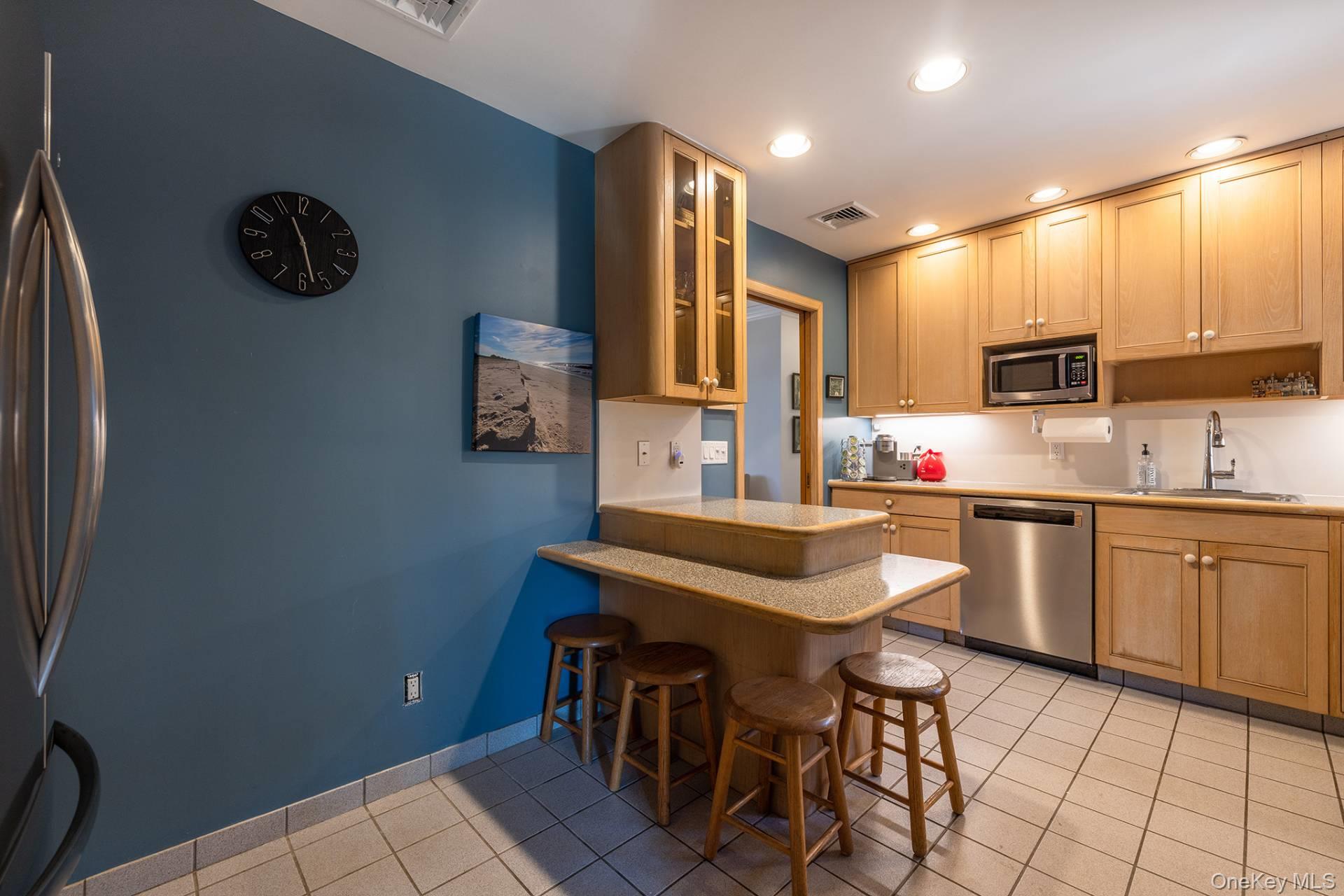 8 Susan Street – For Rent photo 7