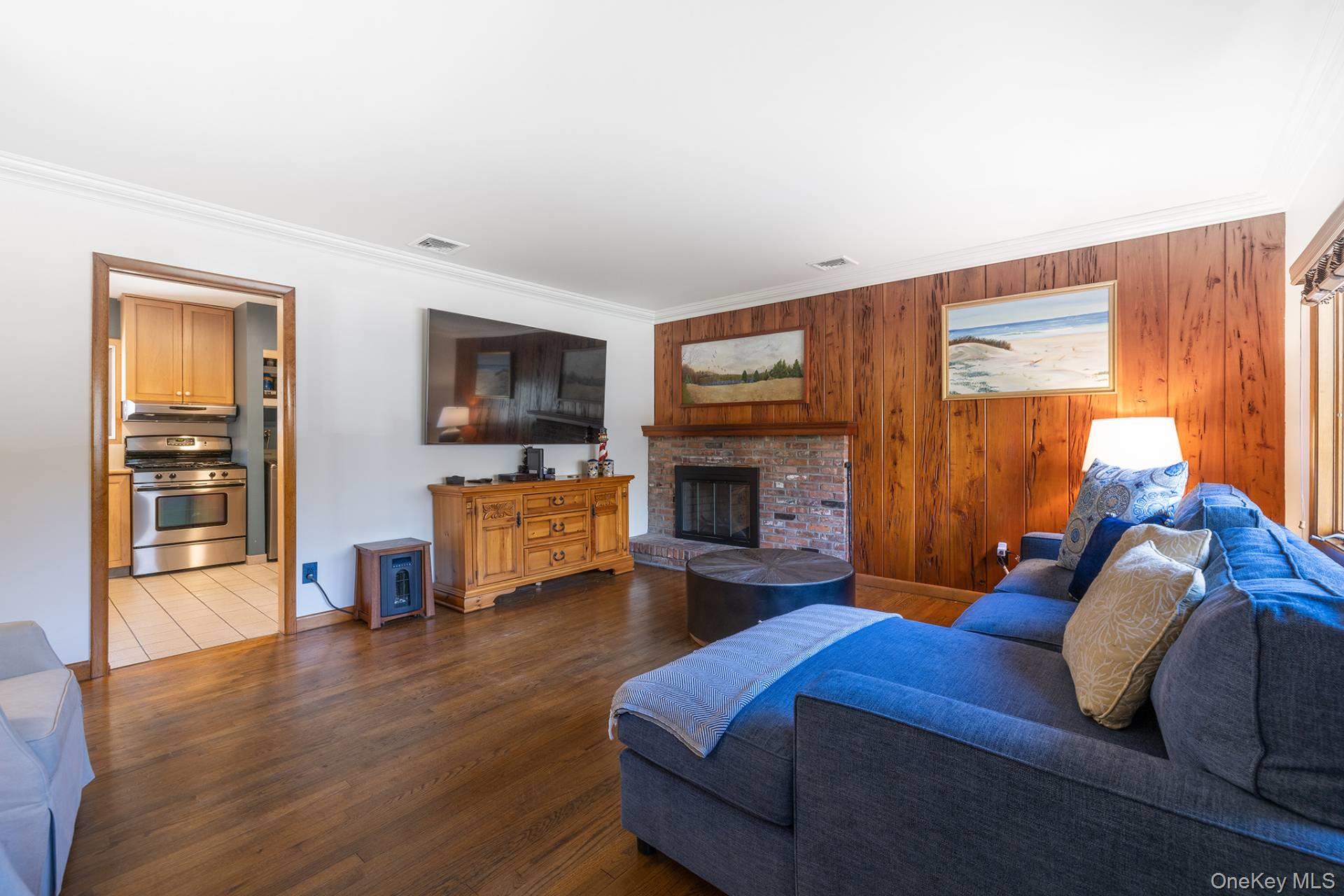 8 Susan Street – For Rent photo 8