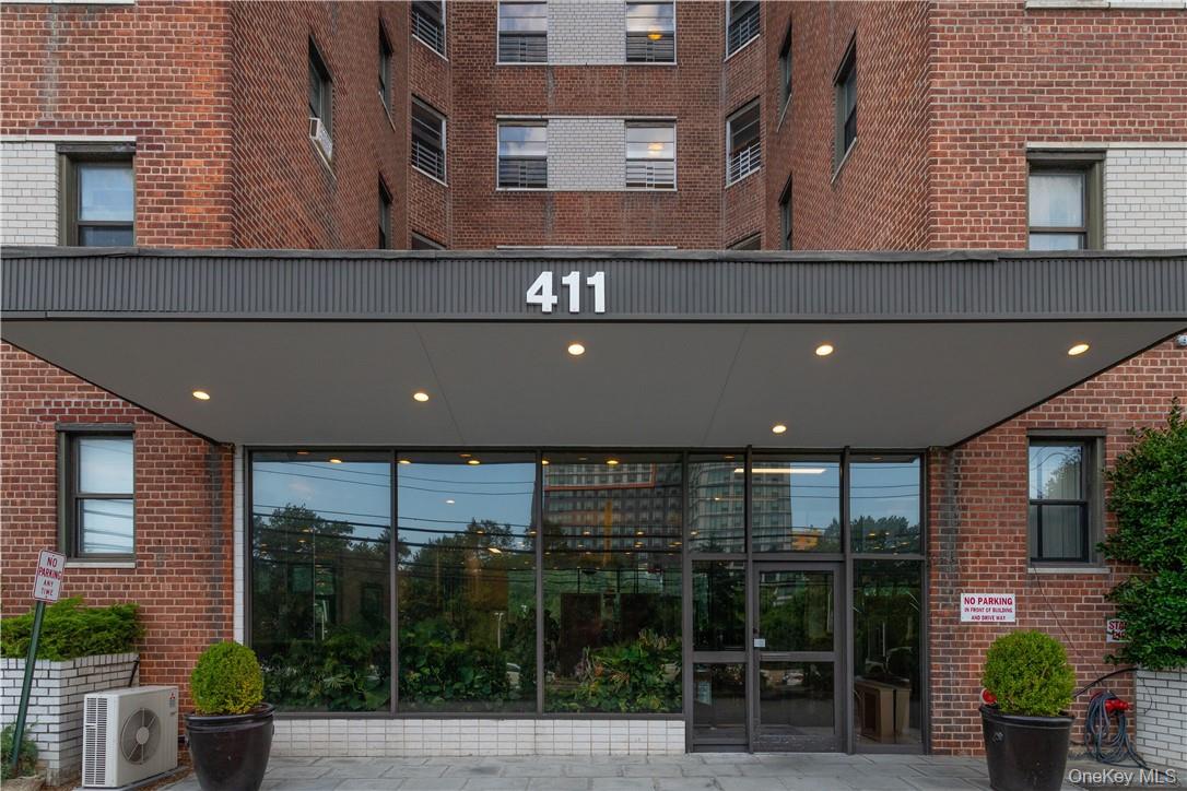 411 Bronx River Road, Unit 9A