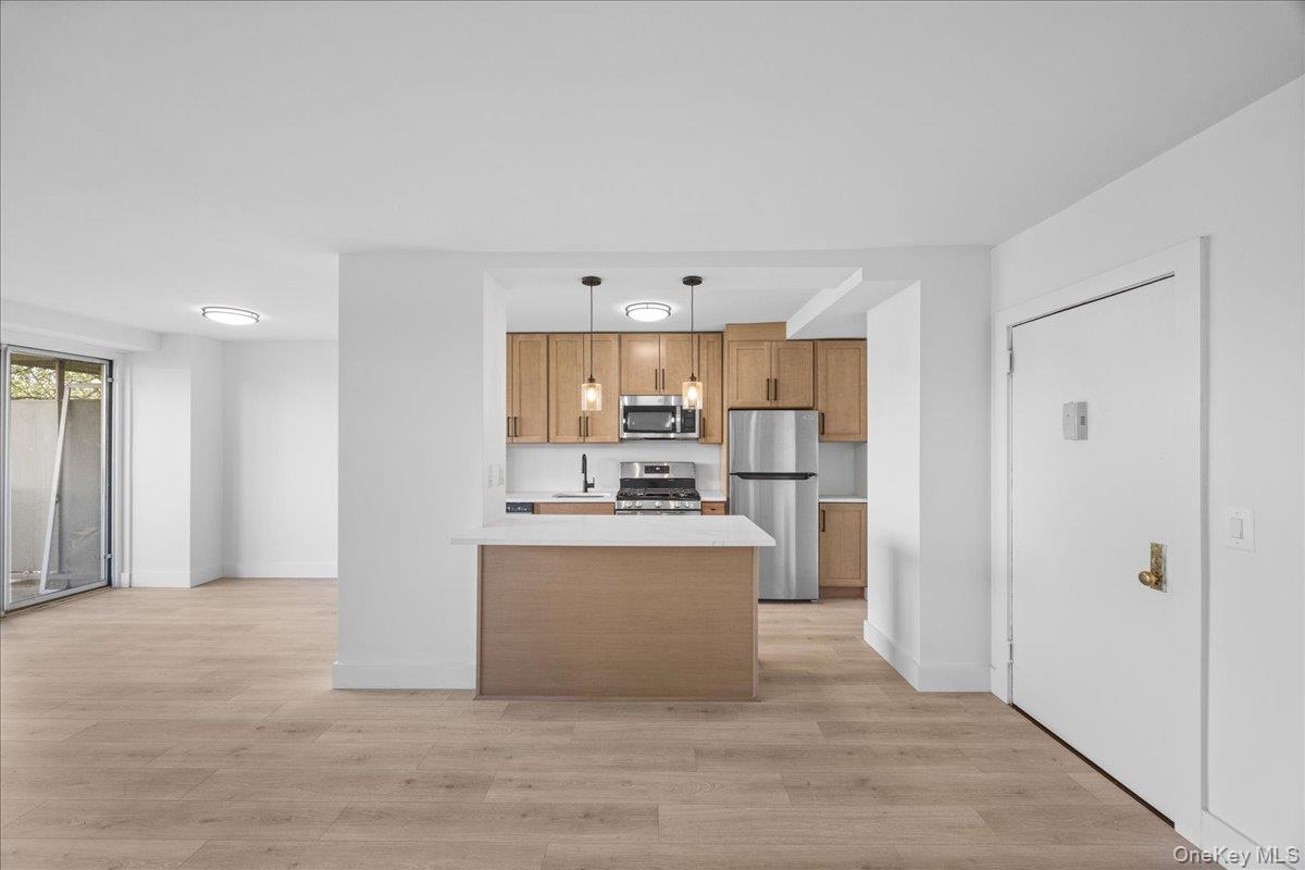880 Boynton Avenue, Unit 10H photo 7