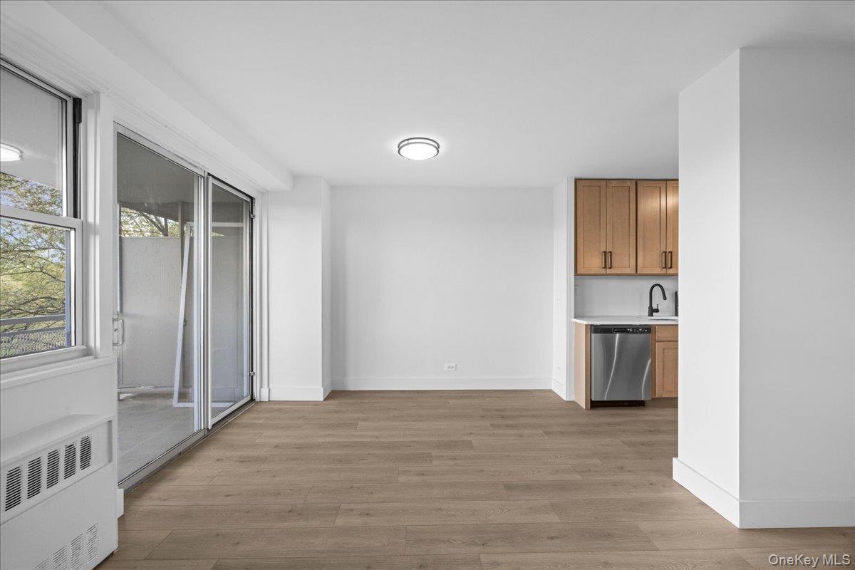 880 Boynton Avenue, Unit 10H photo 19