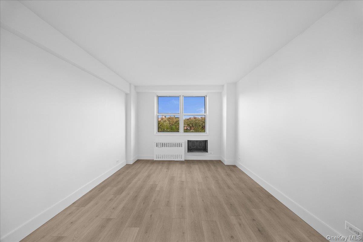 880 Boynton Avenue, Unit 10H photo 23