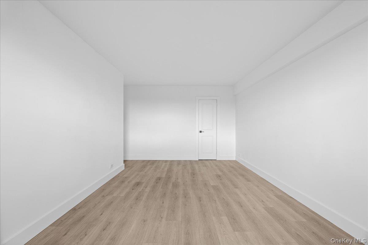 880 Boynton Avenue, Unit 10H photo 21