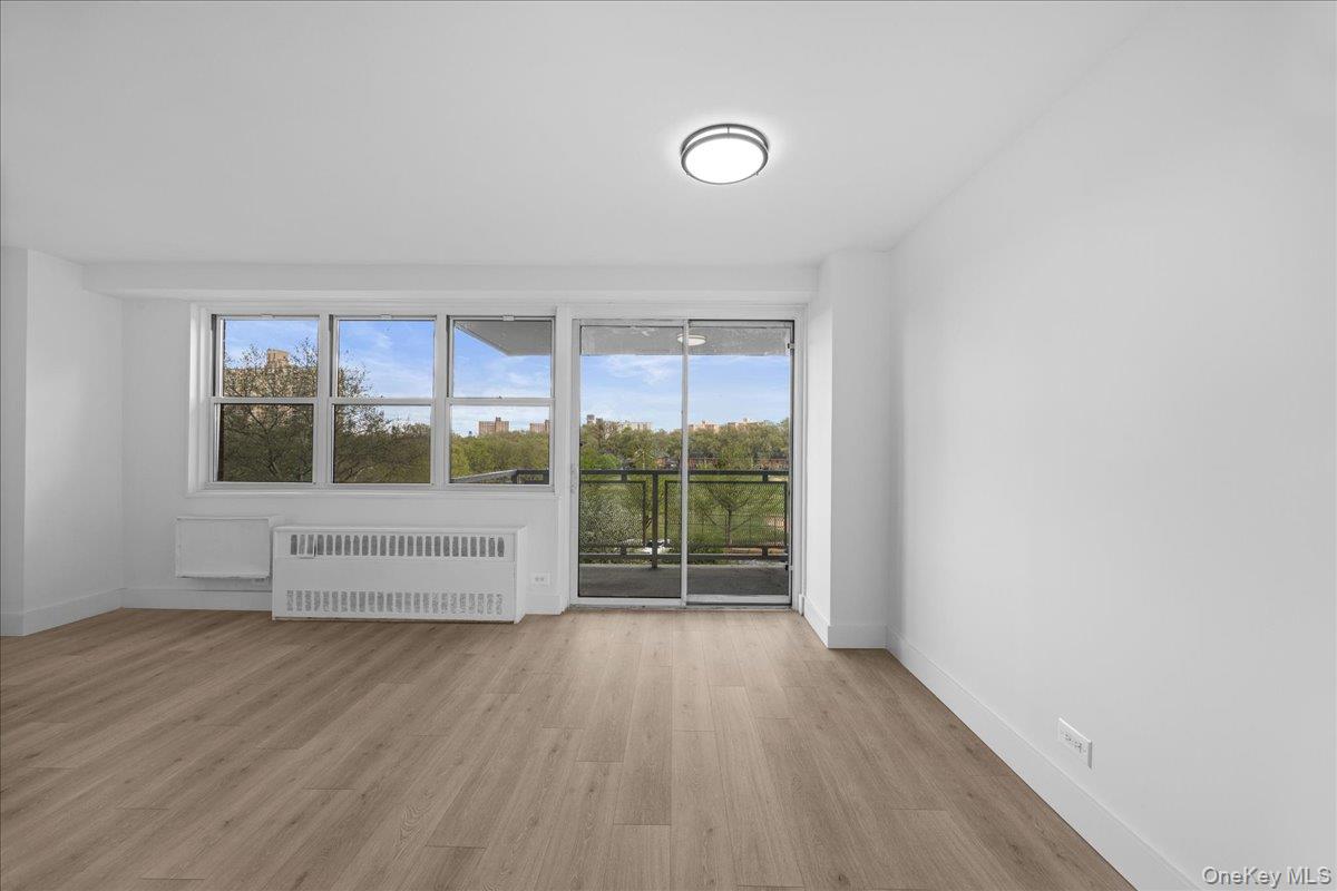 880 Boynton Avenue, Unit 10H photo 20
