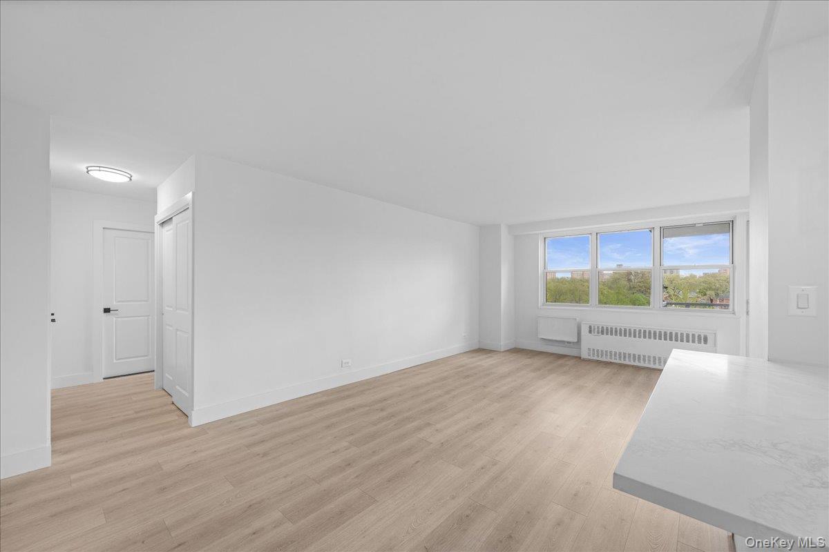 880 Boynton Avenue, Unit 10H photo 13