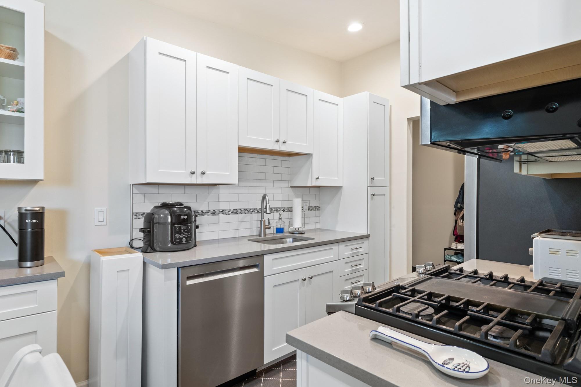 748 Deer Park Avenue, Unit 7H photo 14