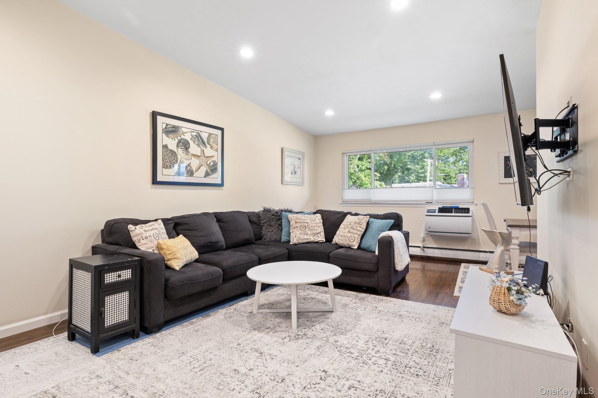748 Deer Park Avenue, Unit 7H photo 7