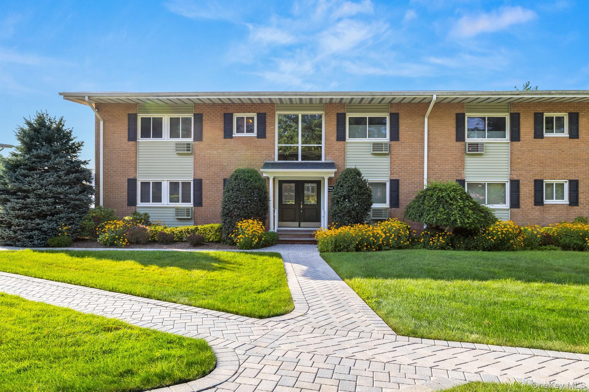 748 Deer Park Avenue, Unit 7H