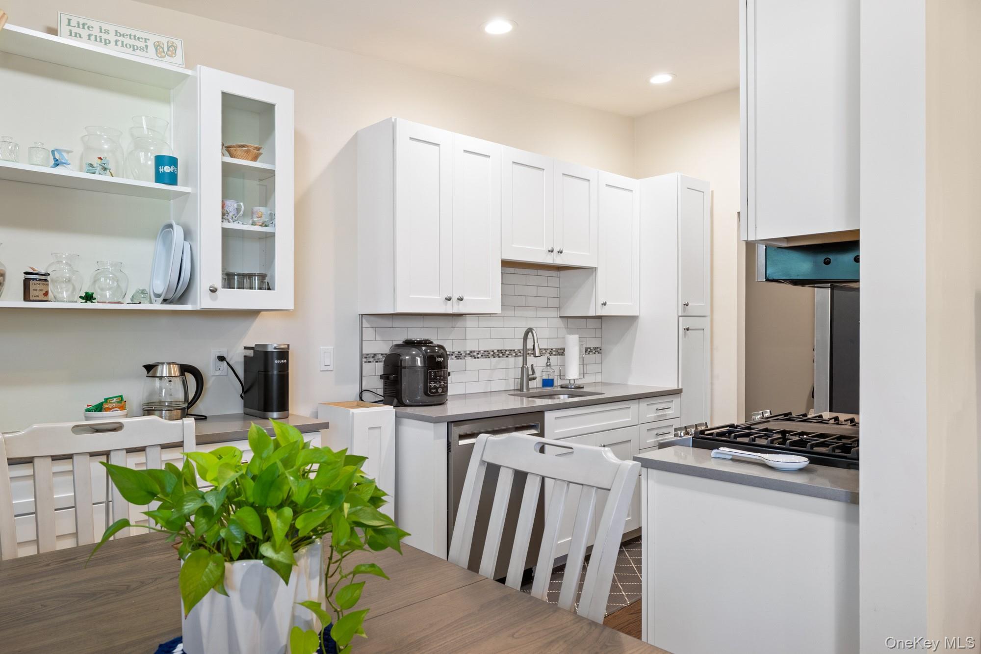 748 Deer Park Avenue, Unit 7H photo 13