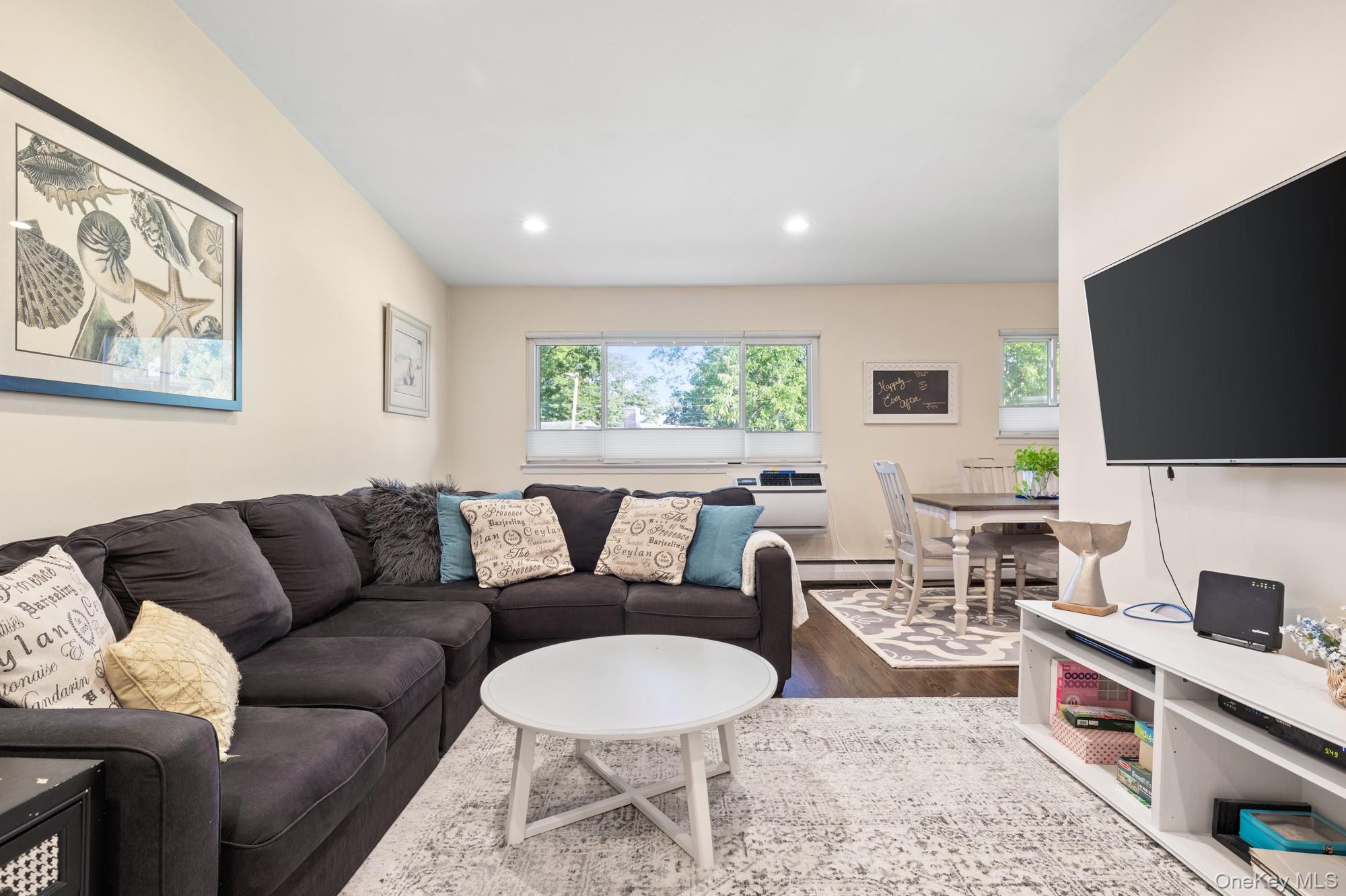 748 Deer Park Avenue, Unit 7H photo 8