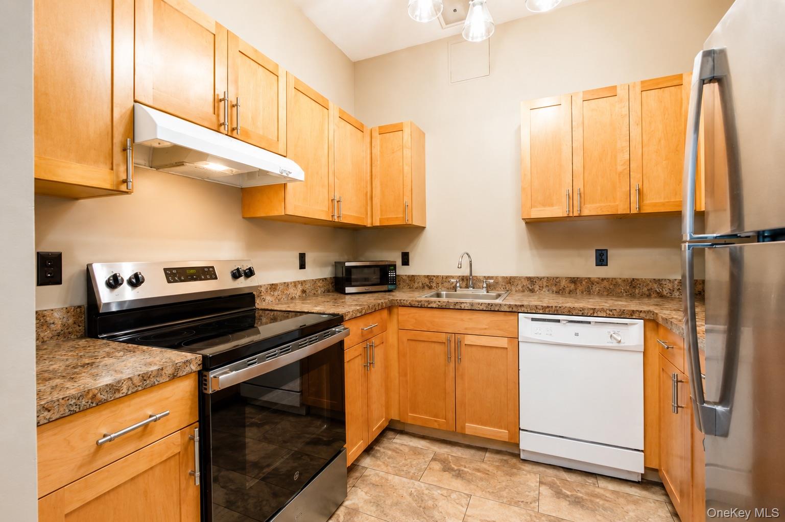 20 S Broadway, Unit 202 photo 4