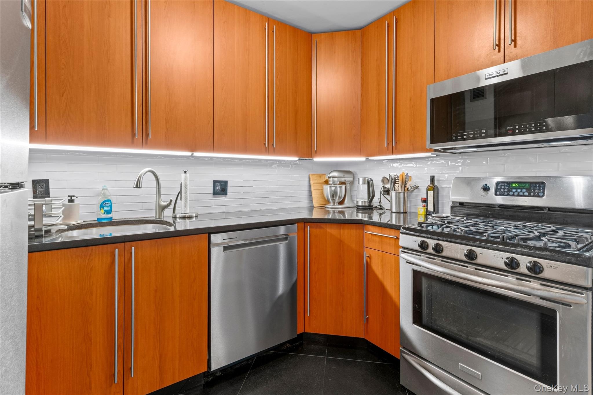 345 E 93rd Street, Unit 13G photo 10