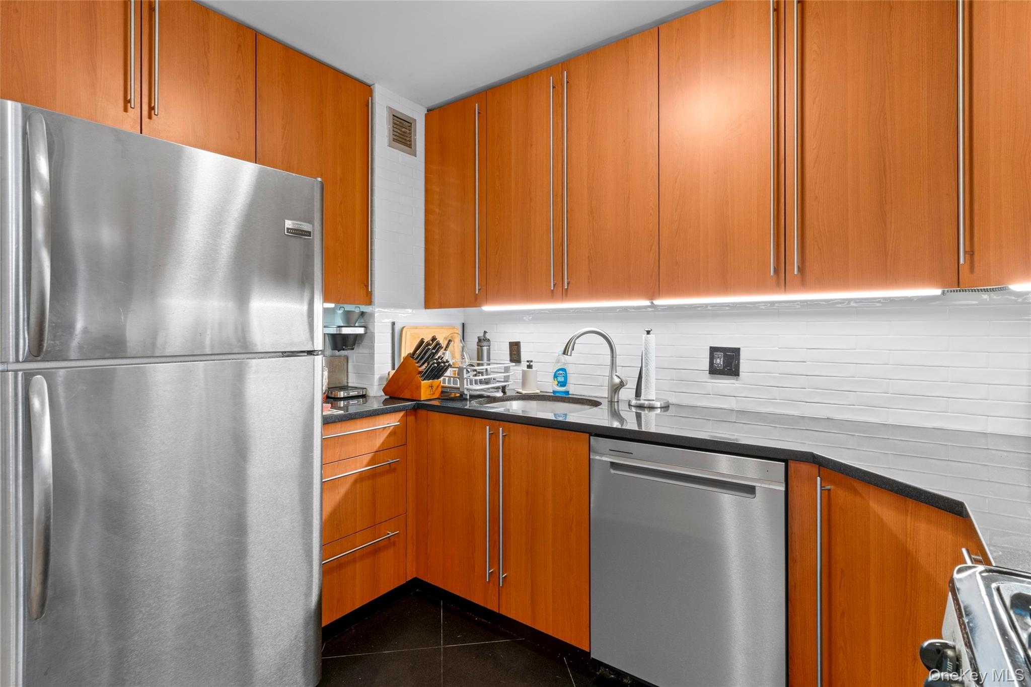 345 E 93rd Street, Unit 13G photo 11