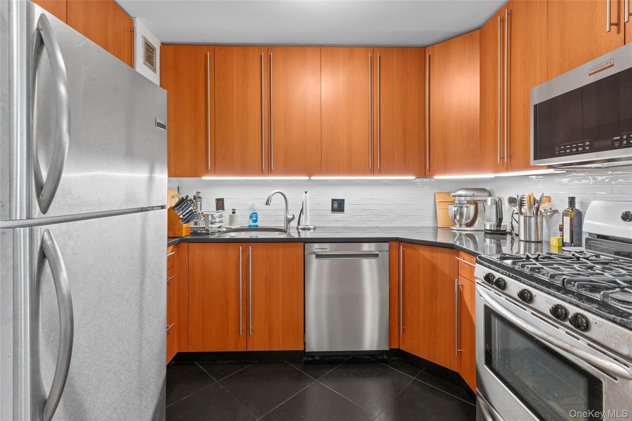 345 E 93rd Street, Unit 13G photo 9