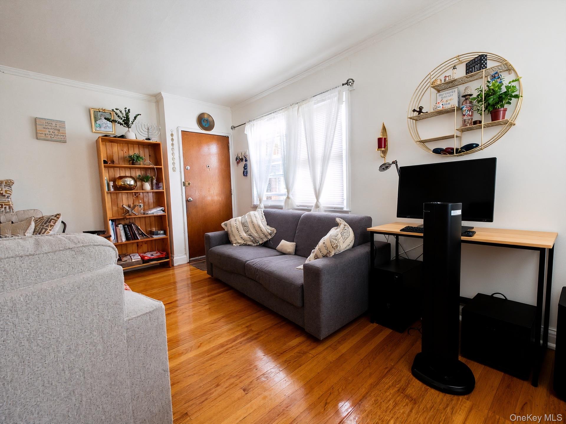 196-08 Pompeii Avenue, Unit 1B photo 3