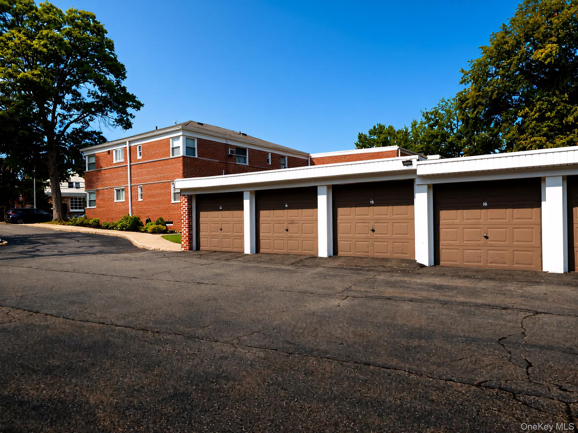 196-08 Pompeii Avenue, Unit 1B photo 7