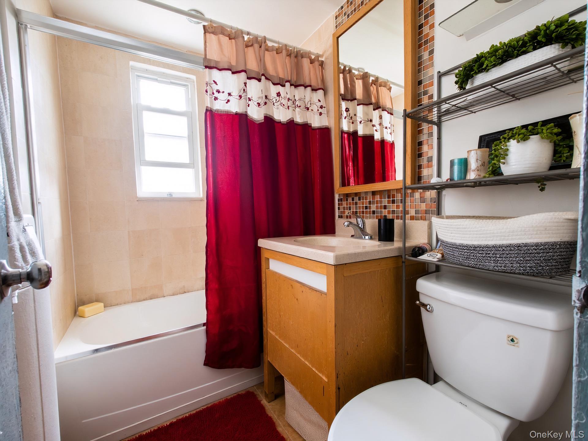 196-08 Pompeii Avenue, Unit 1B photo 8