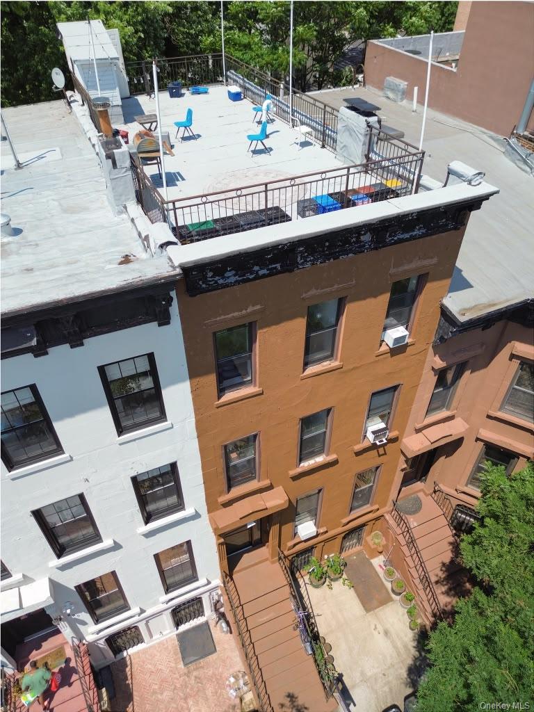 887 Lafayette Avenue – For Sale photo 2